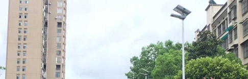 小區(qū)路燈裝四年 只亮一個(gè)月，源碼太陽能路燈揭秘背后真相