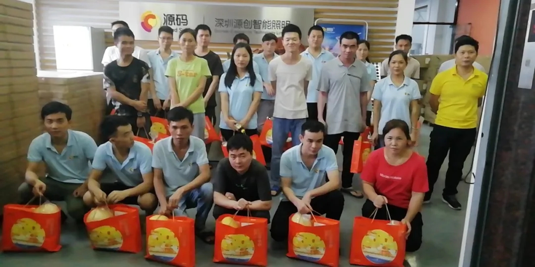 喜逢中秋加國慶，月圓家圓就團圓